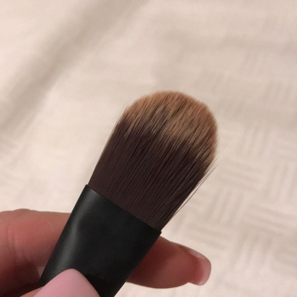 Sephora Must Have Foundation Brush - Picture 4 of 4
